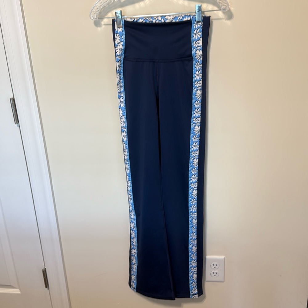 Lilly Pulitzer Women’s Carpe Vita Low Tide Navy Luxletic Flare Leggings / Size S